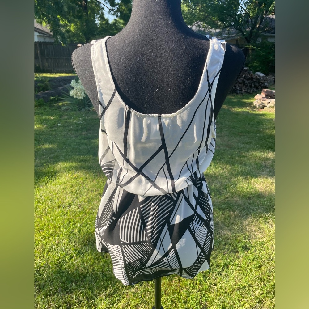 Abstract Blouse - Picture 3 of 4